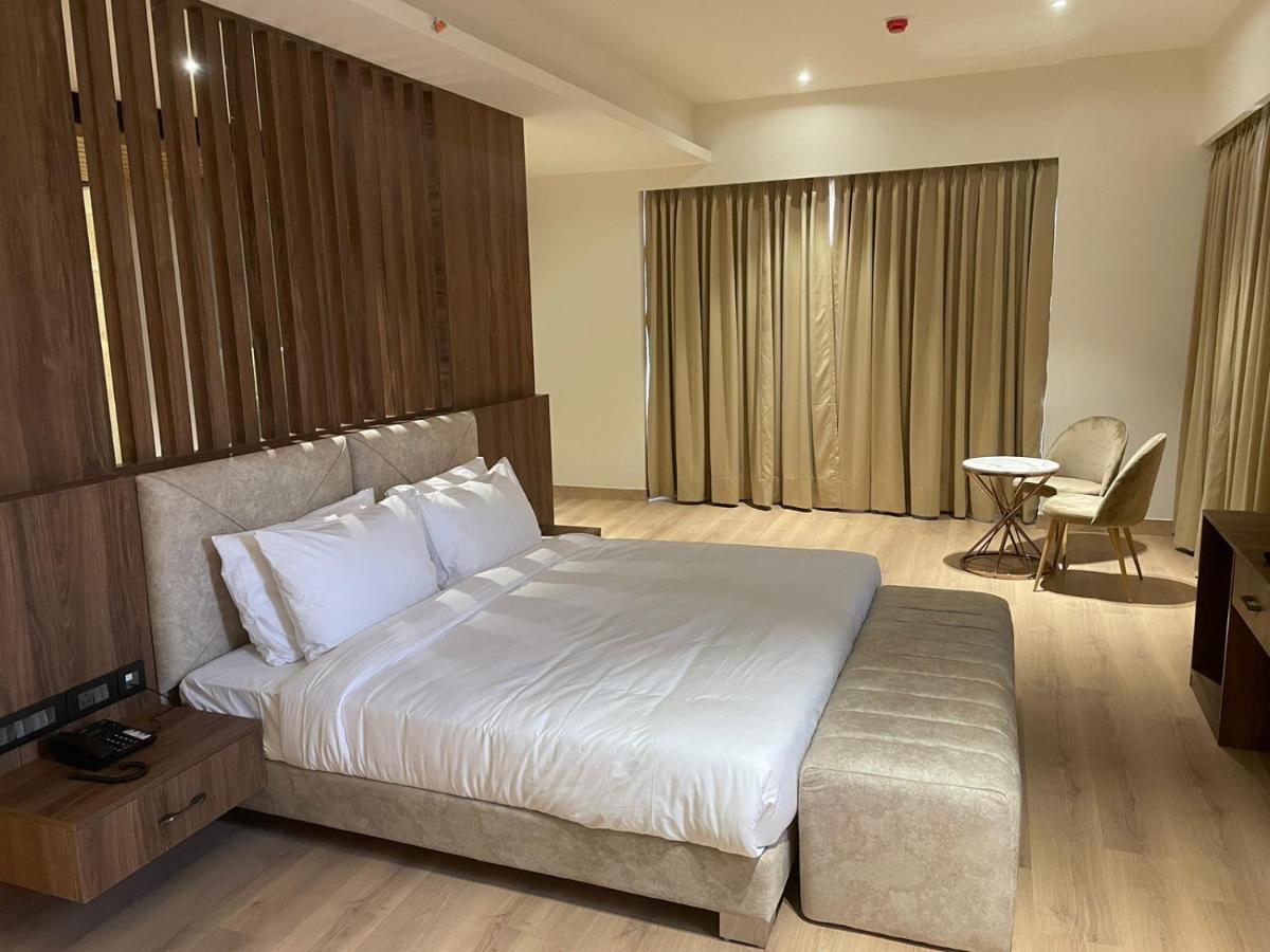 Hotel Dayal Gateway Lucknow Exterior foto
